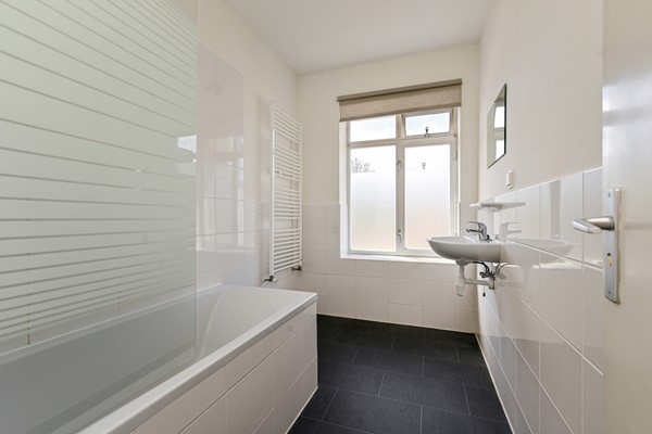 Medium property photo - Medemblikstraat 24, 2547 GX Den Haag